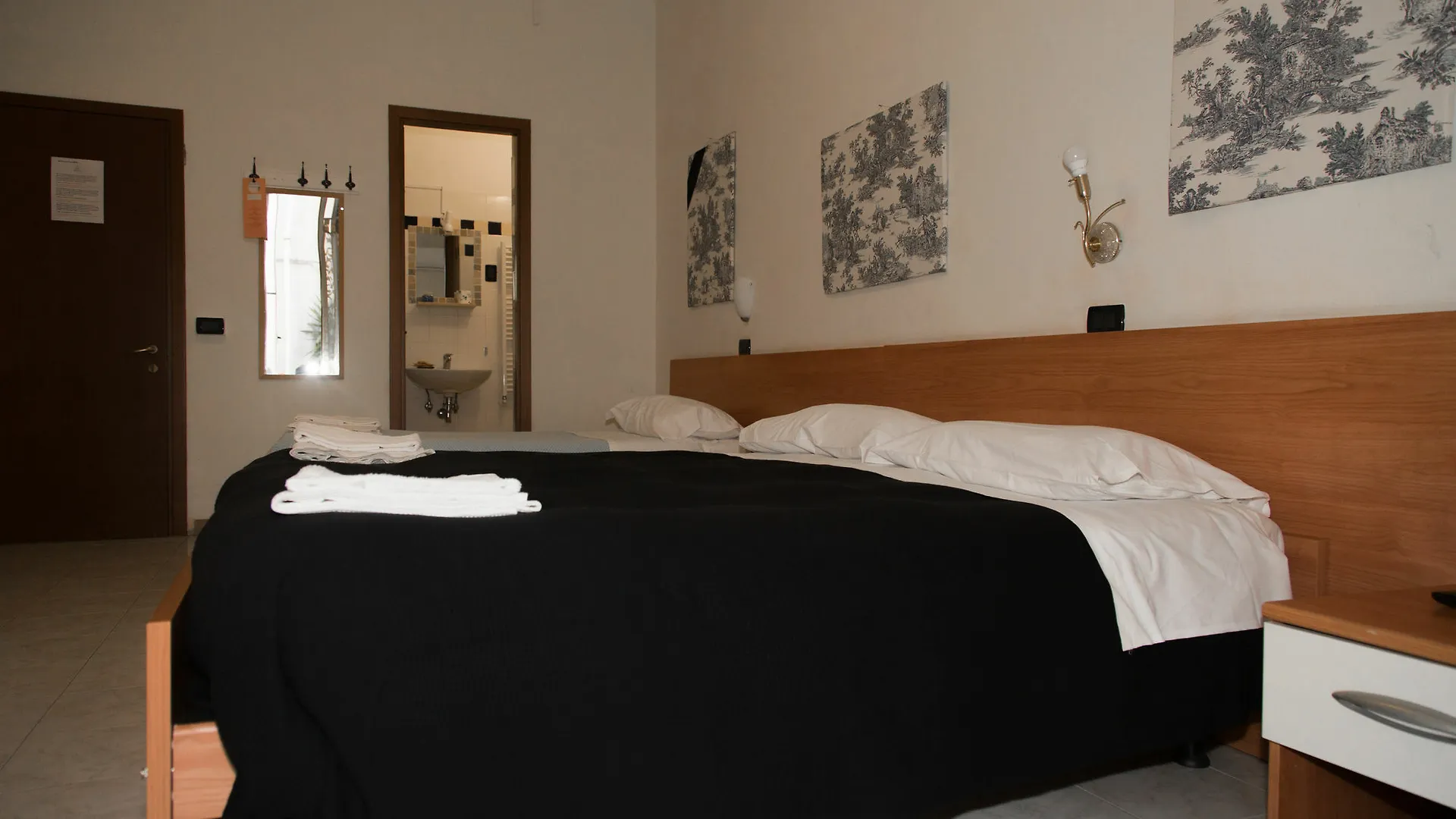 Hotel Affittacamere Bella Napoli La Spezia Italy