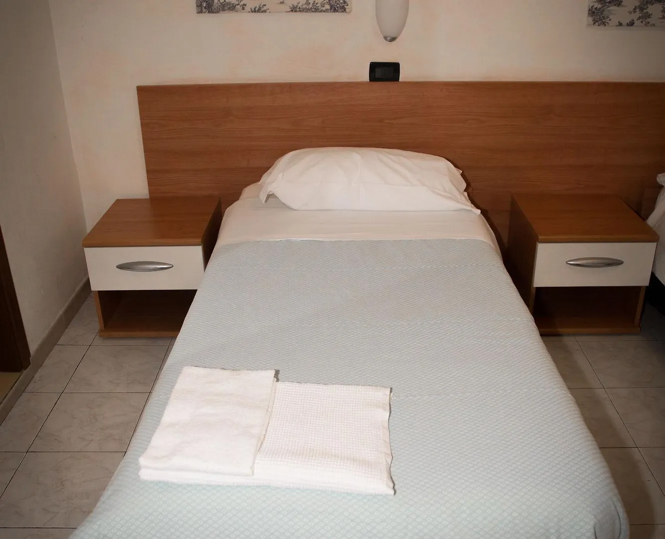 Hotel Affittacamere Bella Napoli La Spezia Italy