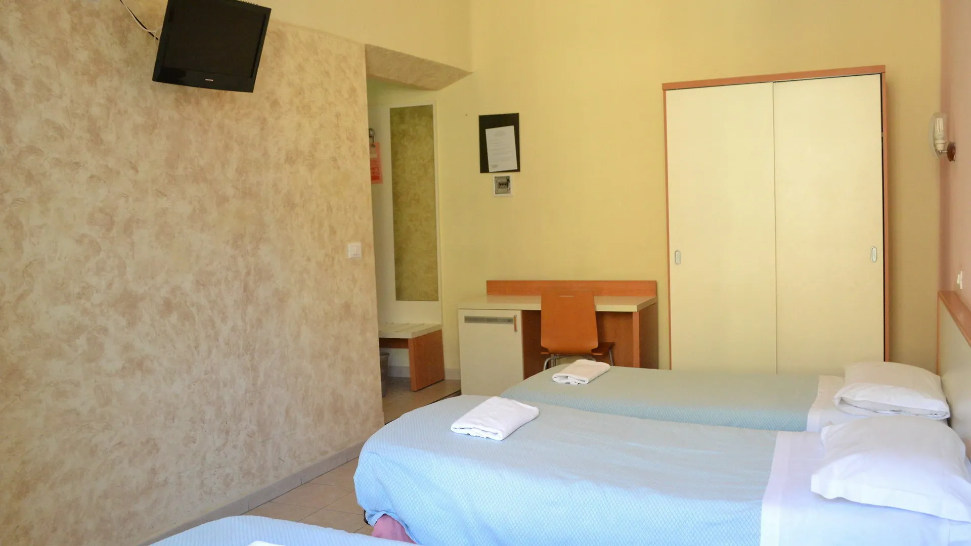 Affittacamere Bella Napoli La Spezia Hotel
